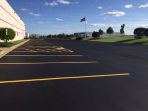 parking lot asphalt crack repair, wheaton, glen ellyn,